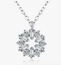 Snow flower necklace with zirkonia